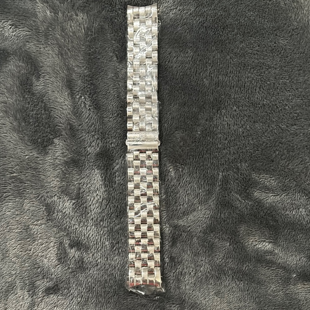 Michele Stainless Steel Band 20mm 5 link
For a Sport Sail watch…. NWOT